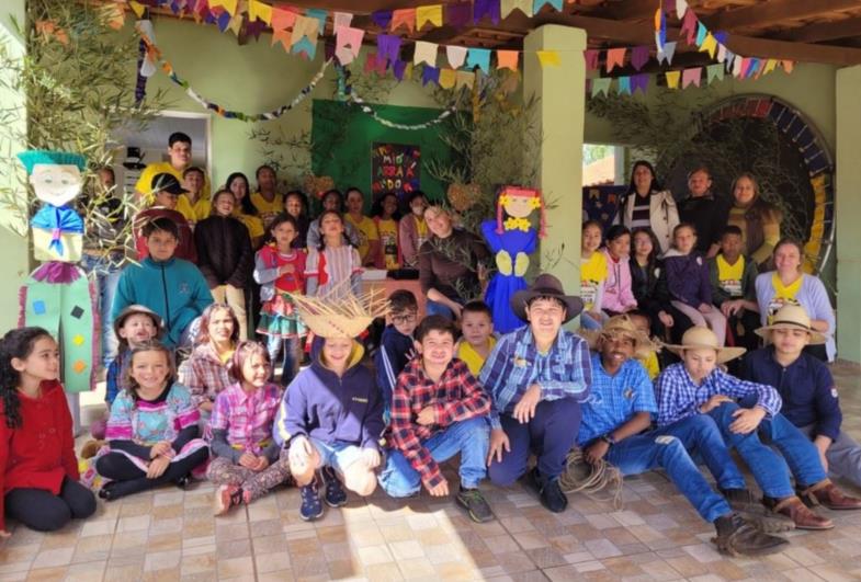 Projeto Espaço Amigo de Tejupá realiza Festa Junina