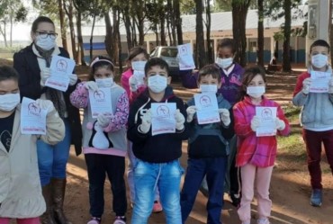 Alunos da escola Júlio Gonçalves realizam ação contra dengue em Itaporanga