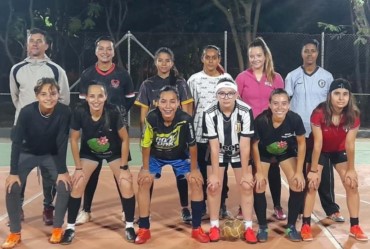 Esportes para Todos: Prefeitura disponibiliza treinos de Futsal na Praça da Bíblia