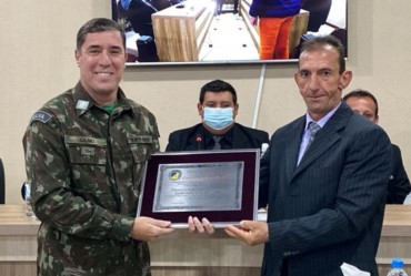 Tenente Gilnei recebe o título de cidadão sarutaiense 