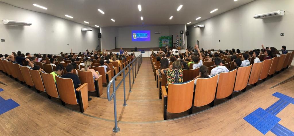 r famosa palestra para alunos de Fartura