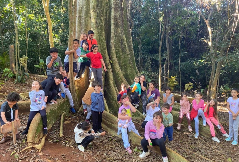 Crianças participantes da Colônia de Férias desfrutam de  momentos de lazer e integração no Chalé Garden, em Fartura