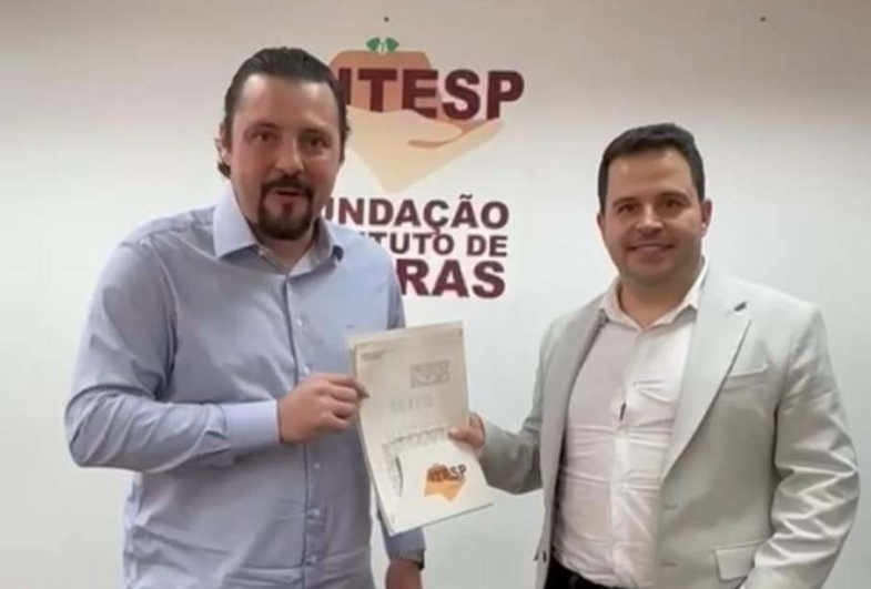 Prefeito Diego do Nino assina convênio para regularização fundiária de cerca de 200 imóveis em Coronel Macedo
