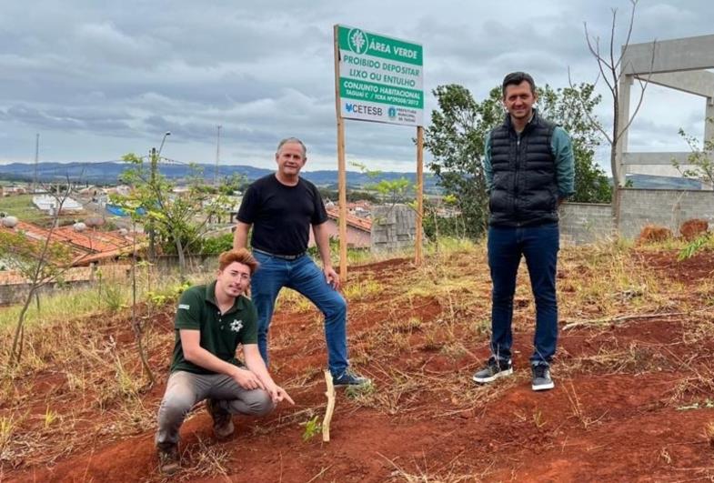 Prefeitura de Taguaí realiza plantio de mudas no Dia da Árvore