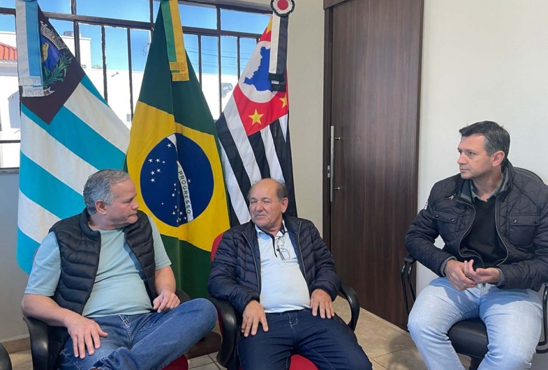Prefeito de Taguaí Edinho Fundão, deputado federal Missionário Major Olímpio, do Partido Liberal e vice-prefeito Rafael Corona