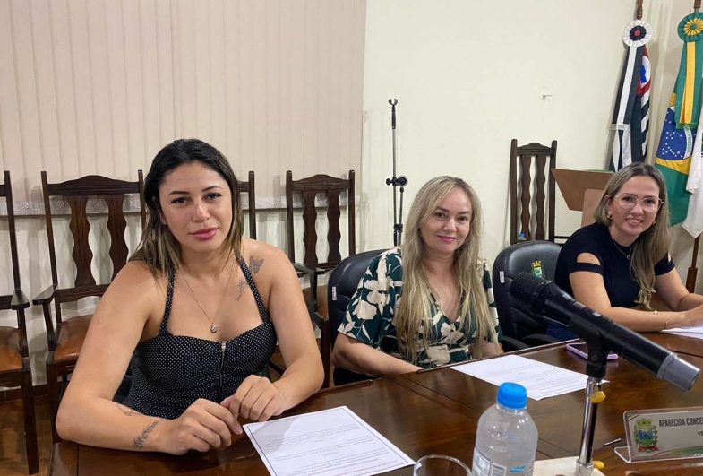 Vereadora Ana Carla Teles, vereadora Conceição e vereadora Camila Bagnatori