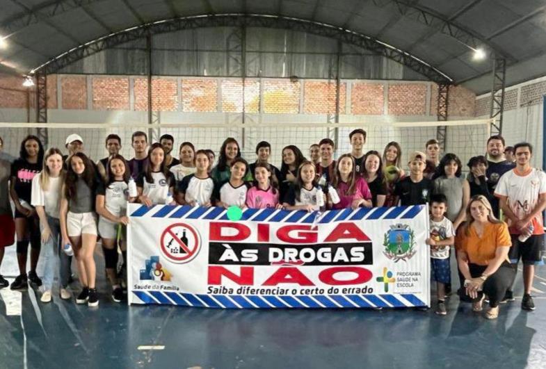 Parceria entre Saúde e Esporte entrega uniformes em Taguaí