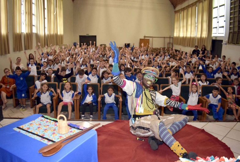 Contação de Histórias encanta alunos de Fartura