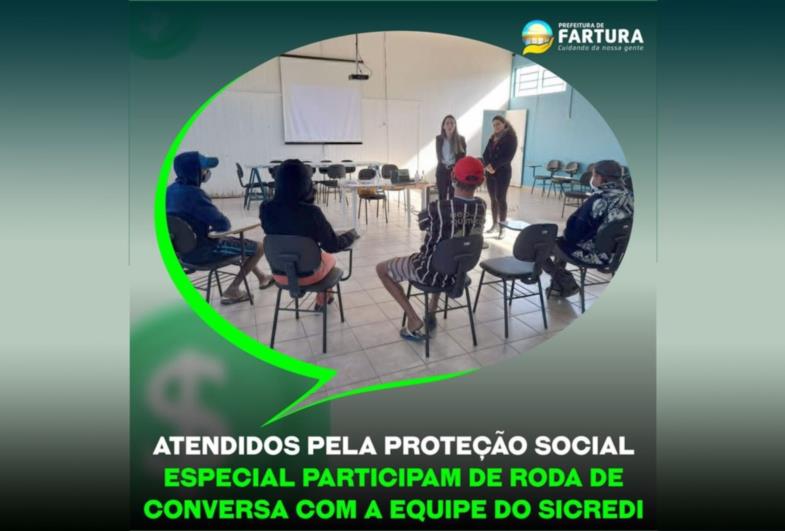 Atendidos pela Proteção Social Especial participam de roda de conversa com a equipe do Sicredi