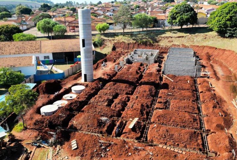 Prefeito de Sarutaiá acompanha construção da Creche Escola 