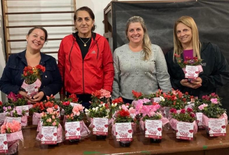 Prefeitura do município de Timburi presta homenagem às mães