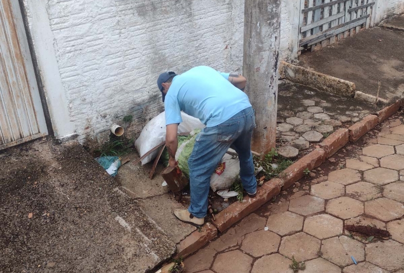 Equipe de Endemias e Limpeza realizou arrastão para eliminação de  possíveis criadouros do  mosquito da dengue