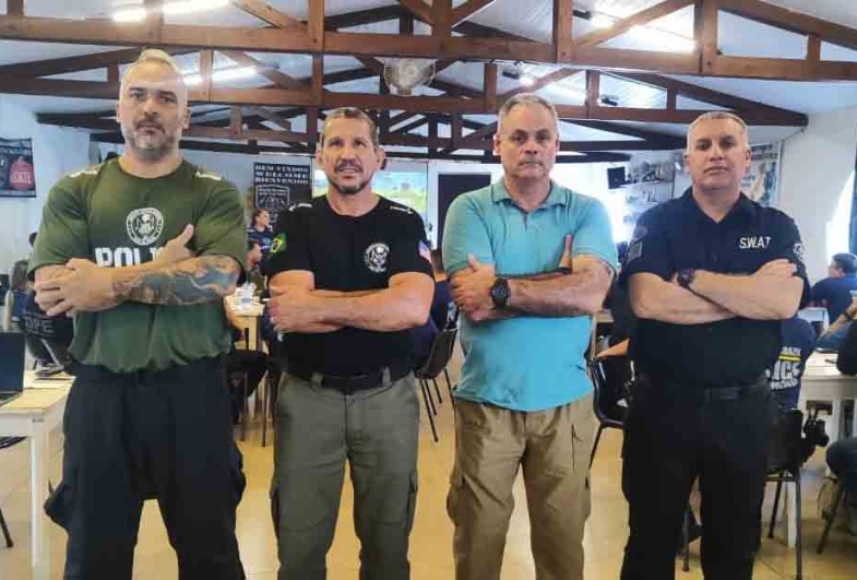 Secretário de Segurança Pública, Jorge Carvalheira com integrantes da Team Six