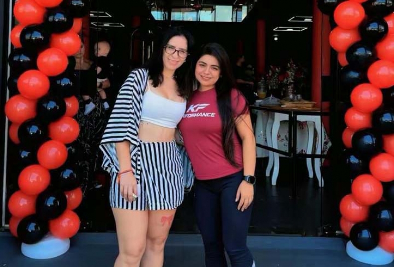 Fabiana e Carol durante a inauguração da KF Performance