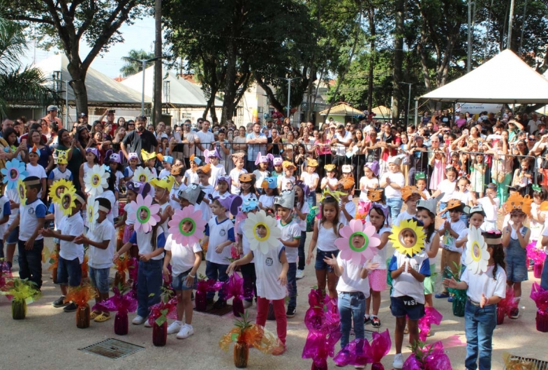 Apresentação dos alunos da  EMEI Maria Conceição Martini