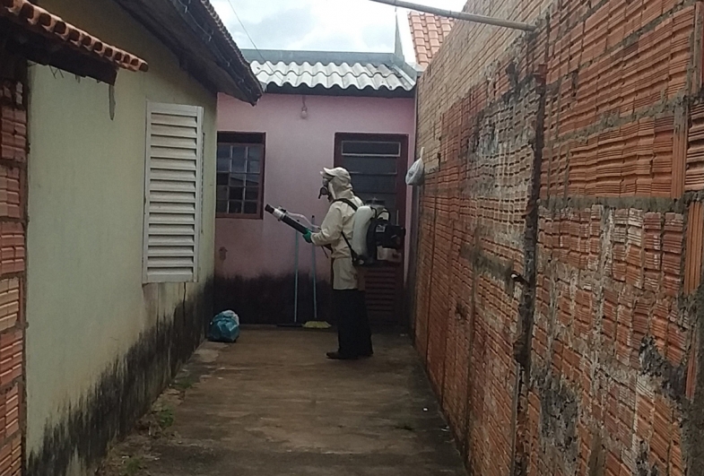 Foram realizadas visitas domiciliares dentro do programa ADL (Avaliação de Densidade Larvária