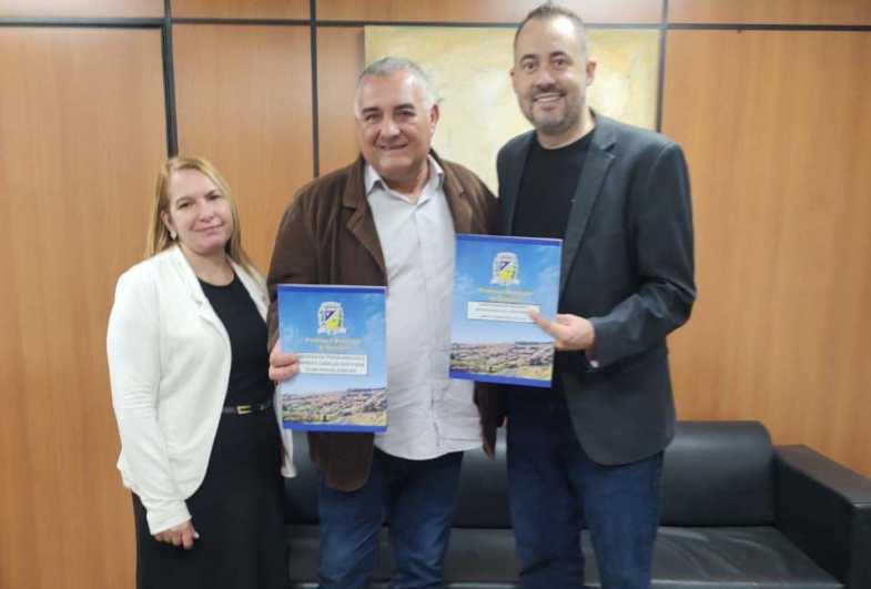 Em busca de emendas para Sarutaiá prefeito João se reúne com assessoria da deputada Ana Carolina Serra 