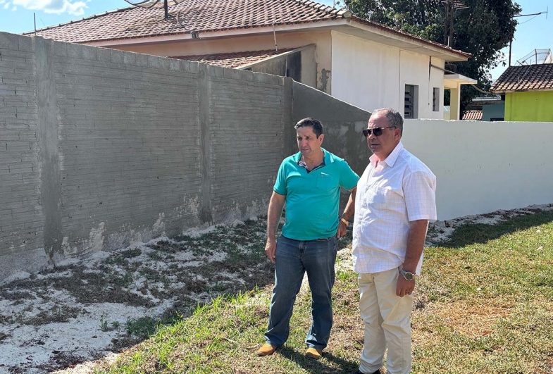 Prefeitura de Fartura resolve problema antigo no muro do Lar São Vicente de Paulo 