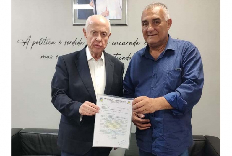 Deputado Barros Munhoz recebe prefeito de Sarutaiá na Alesp 