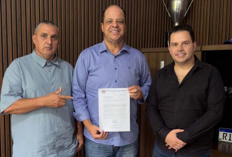 Prefeito Diego do Nino participa de reunião em busca de recursos