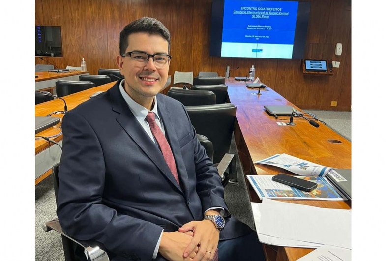 Oséias Rosa Júnior assume a prefeitura de Paranapanema