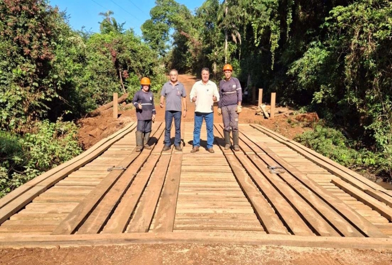 Ponte reconstruída e estrada liberada: parceria e união garantem avanço na zona rural de Avaré