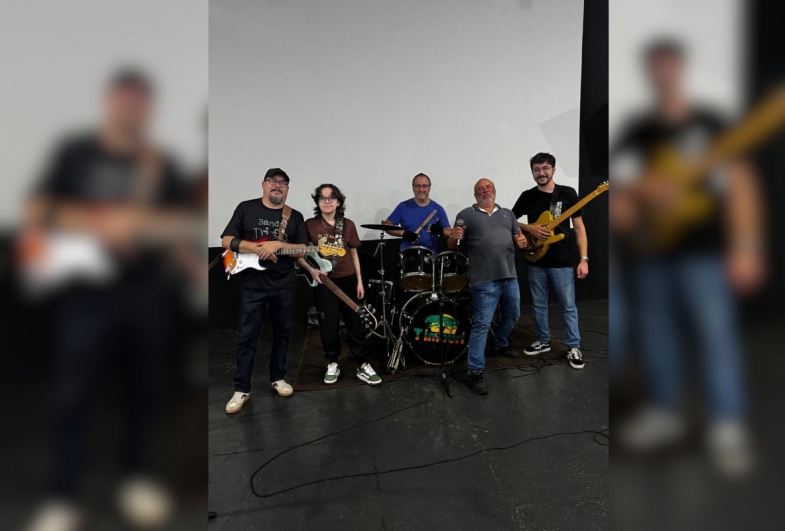 Após 18 anos, a banda dos irmãos Márcio e Luiz Henrique volta a se reunir, acompanhados do amigo Laurindinho, e agora dos filhos e sobrinhos Pedro e Julia