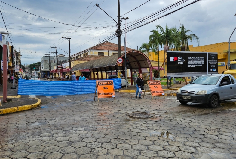 Trecho da Rua Santa Catarina é interditado para início das obras contra enchentes 