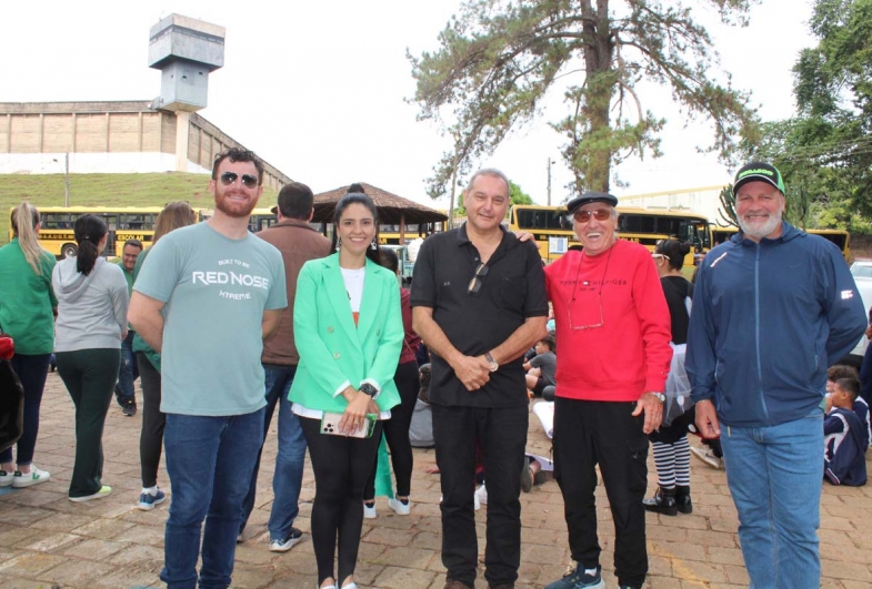 Secretários Victor, Amanda, Dr. Rogério e  Alemão com o procurador Edson Dias Lopes