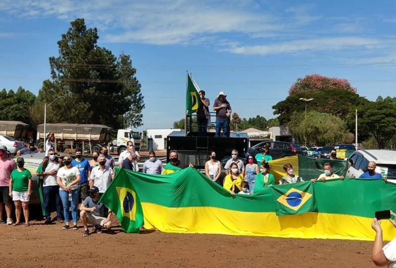 Comerciantes da região manifestam pela reabertura do comércio