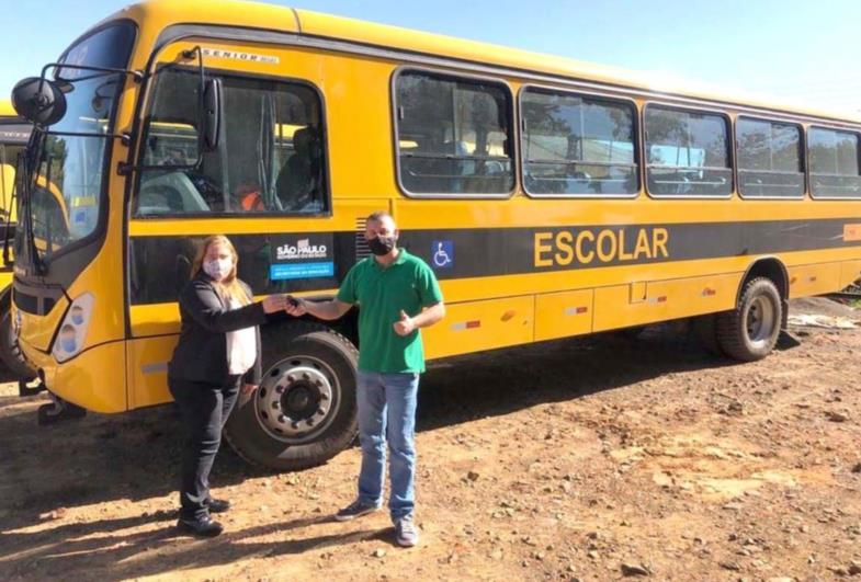 Prefeitura de Coronel Macedo é contemplada com ônibus 0km