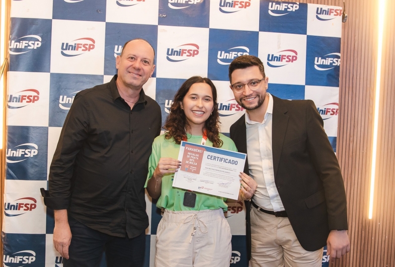 UniFSP premia alunos de escolas da região com bolsas após destaque na OLISP