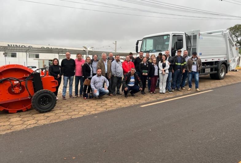 Betinho e Miltes adquirem caminhão compactador e rolo compactador para Coronel Macedo