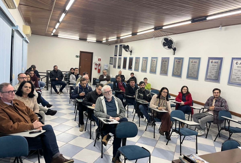 Público acompanhou a reunião de formação do Rotary Clube de Fartura