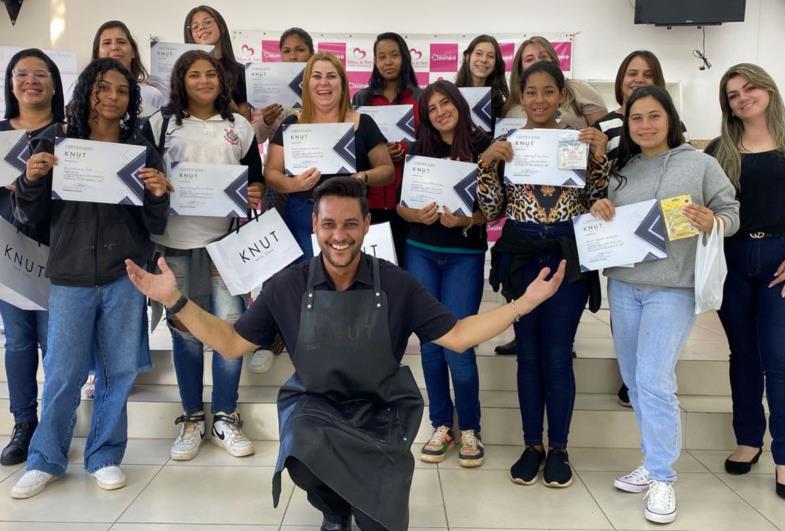 Adolescentes do Re Ação participam do curso profissional