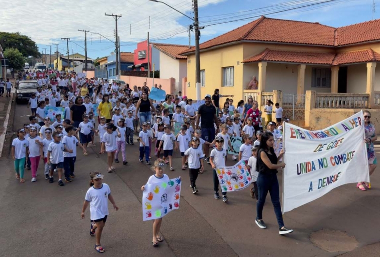 Caminhada Contra a Dengue em Sarutaiá: Educação e Saúde Unidas na Prevenção