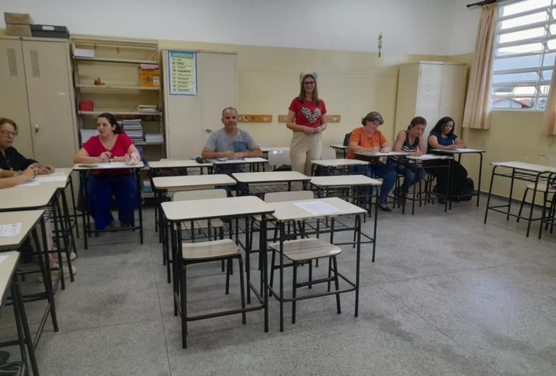 Oficina pedagógica capacita professores de escolas municipais