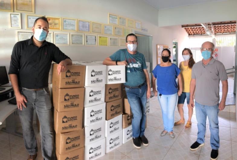 Famílias de alunos do CEI Nossa Senhora de Fátima recebem 125 cestas básicas