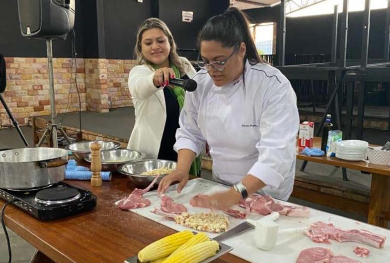 Fartulícias é lançado com aula de Dayse Paparoto, vencedora do MasterChef