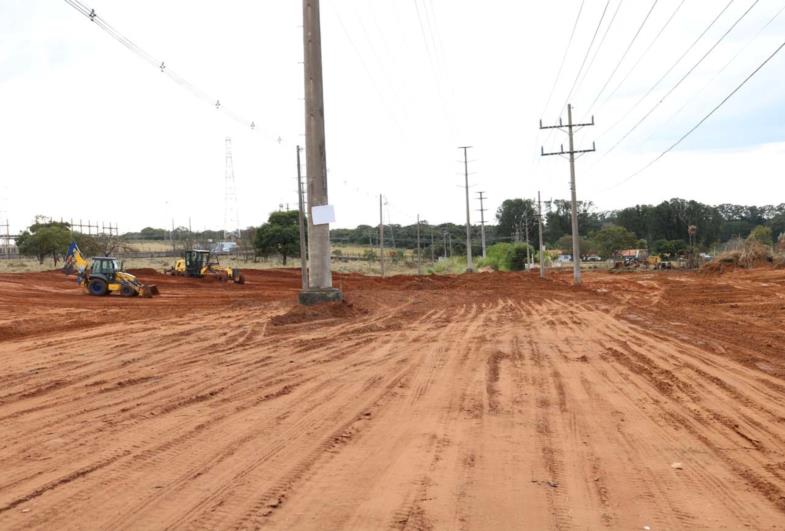 Prefeitura de Avaré alarga trecho de terra da Avenida Fuad Haspani