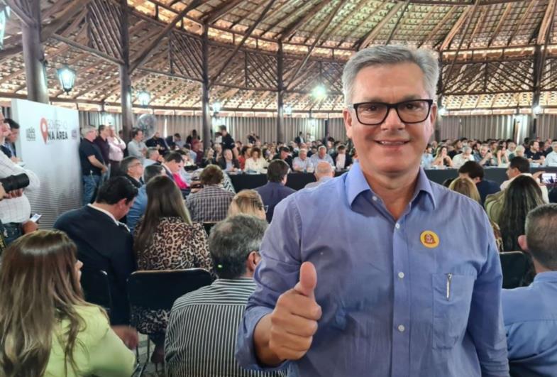 Prefeito Isnar participa de encontro com Rodrigo Garcia