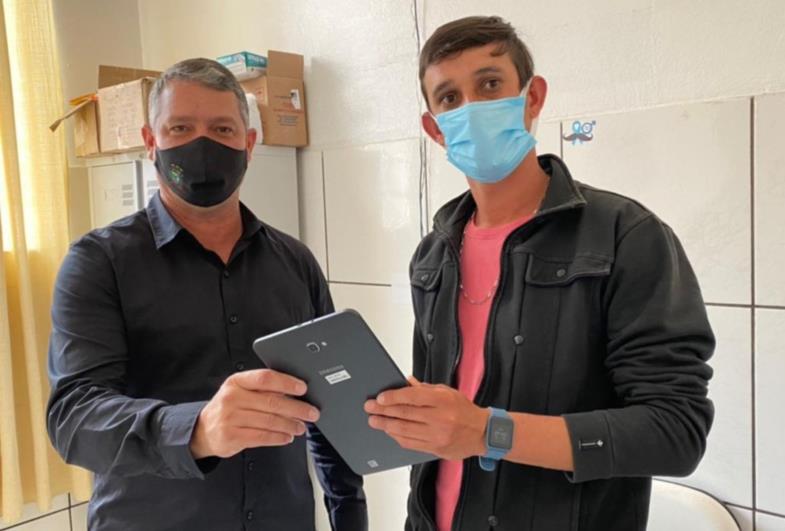 Agentes da saúde e de endemias começam a usar tablets no registro de dados em Timburi 