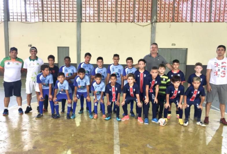 Jogo amistoso entre  Timburi e Fartura no futsal 