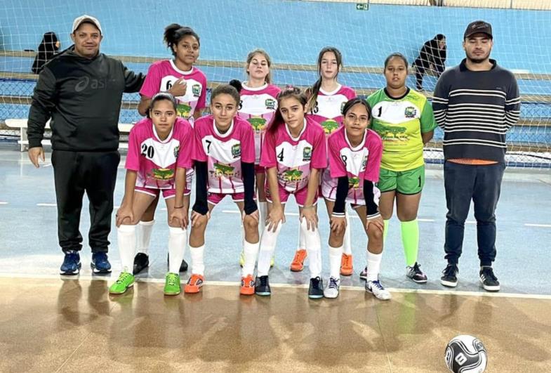 Meninas de Timburi brilham em jogo amistoso e recebem elogios do secretário Gustavo Rocha