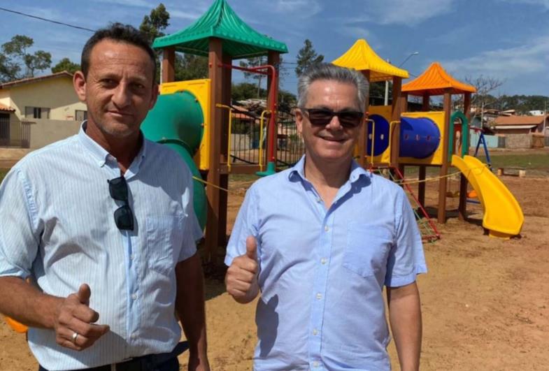 Novos aparelhos de Play Ground são instalados em Sarutaiá 