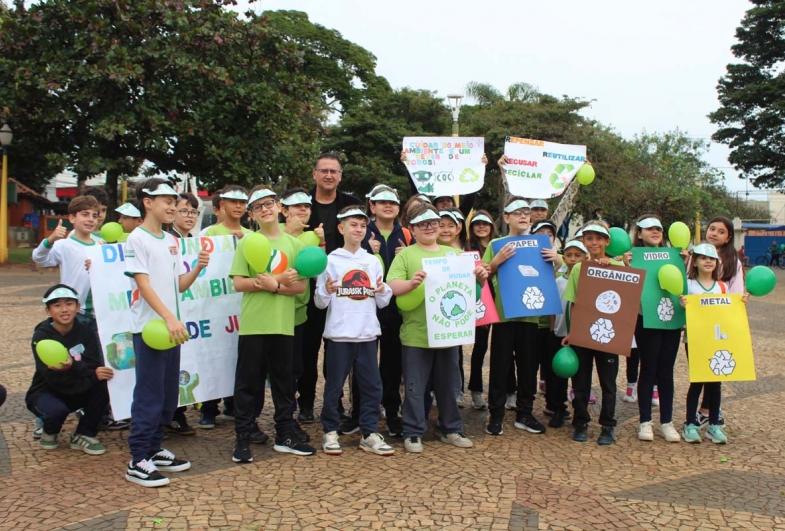 Prefeito com alunos do COC - Curumbim