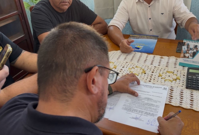 Deputado assinou o recebimento dos ofícios