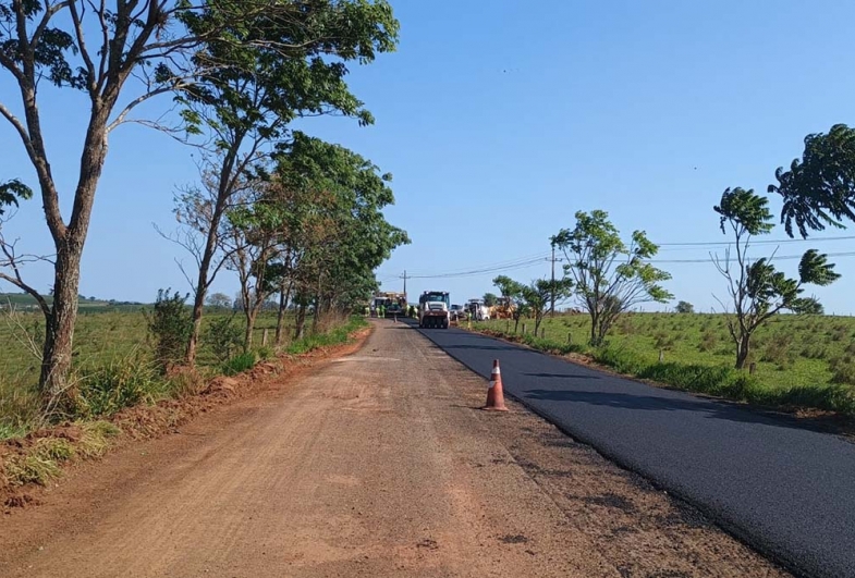 Prefeitura de Fartura dá início às obras de recape na estrada da Taquara Branca 
