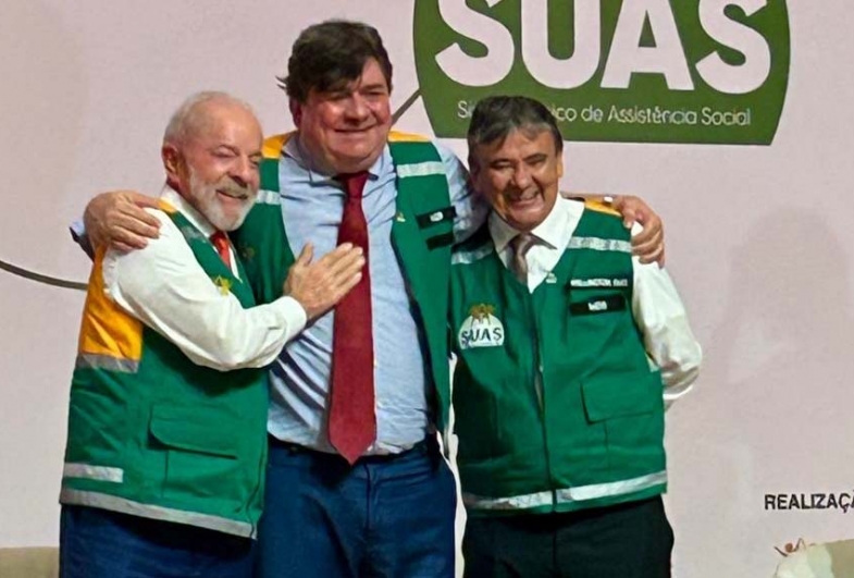 Presidente Lula, secretário nacional de assistência  social André Quintão e ministro Wellington Dias