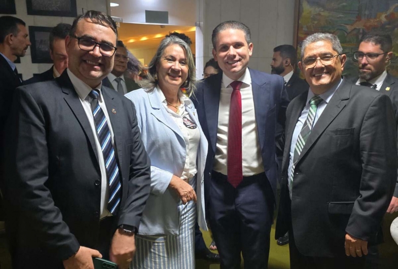 Flávio Zandoná, presidente em excercício da Fecomerciários, Marcia Caldas, presidente da Câmara dos deputados Hugo Motta e o vereador de Barretos, Luiz Carlos Anastácio